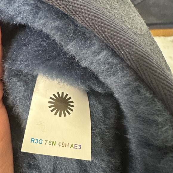 UGG CLASSIC SHORT II NAVY SHEARLING WATER RESISTANT BOOTS SIZE 8 - Picture 12 of 14